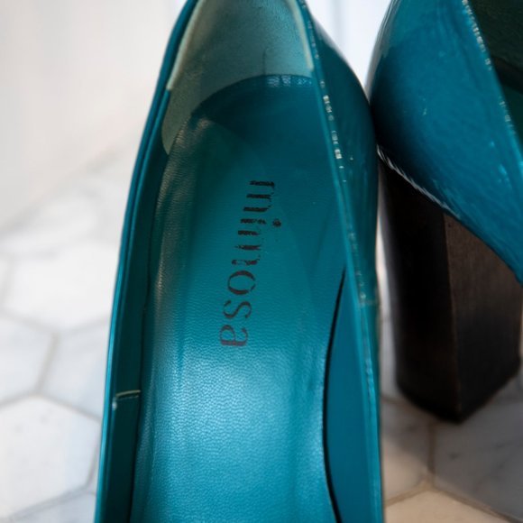Gorgeous turquoise patent leather pumps Sz7 - Picture 2 of 6